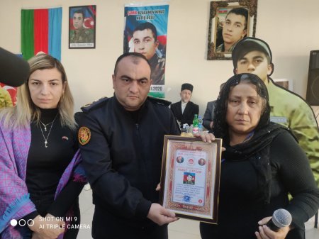 Türkiyə Azərbaycan Qardaşlıq İctimai Birliyi nümayəndələri ilə birlikdə bugün   Biləcəri qəsəbəsinin Şəhidi  Rzaxanov Nihat Natiq oğlunun  il dönümü ilə bağlı   mərasimdə  iştirak etmişdir