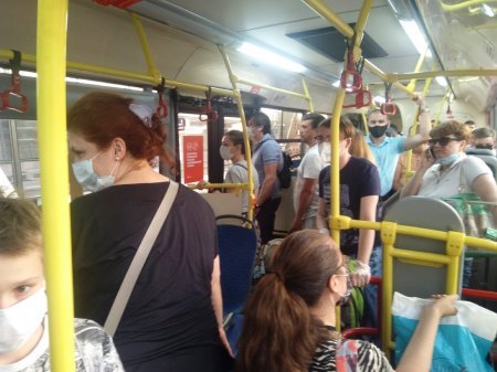 Avtobusda yer davası: "İndiki gənclər lap tərbiyəsizləşib"