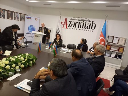 "Dünya Azərbaycanlılarının həmrəylik" günü qeyd edilib.