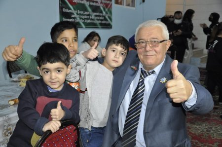 Türkiyə Azərbaycan Qardaşlıq İctimai Birliyi yeni ili  uşaqlarla birgə keçirib. 