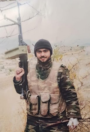 Təhsilini yarımçıq qoyub cəbhəyə yollanan, öz şücaəti ilə  baş kəşfiyyatçı olmağı bacaran və iki dəfə yaralanıb döyüşə qayıdan Vətən oğlu!