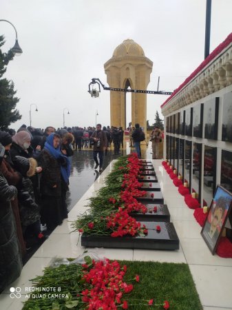 Türkiyə Azərbaycan Qardaşlıq İctimai Birliyinin kollektivi Şəhidlər Xiyabanını ziyarət edib