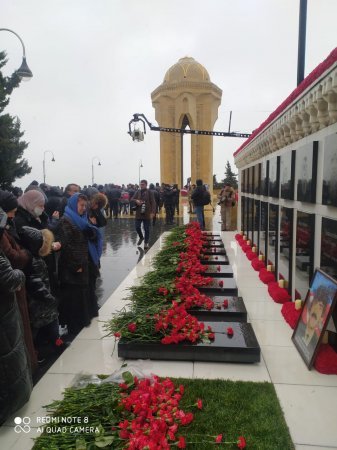 Türkiyə Azərbaycan Qardaşlıq İctimai Birliyinin kollektivi Şəhidlər Xiyabanını ziyarət edib